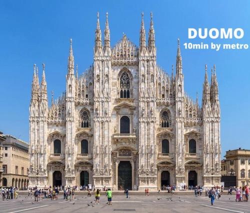 DUOMO 10min Shopping&Relax AC Wifi Balcony — 4-Star Luxury Hotel in Milan, Italy