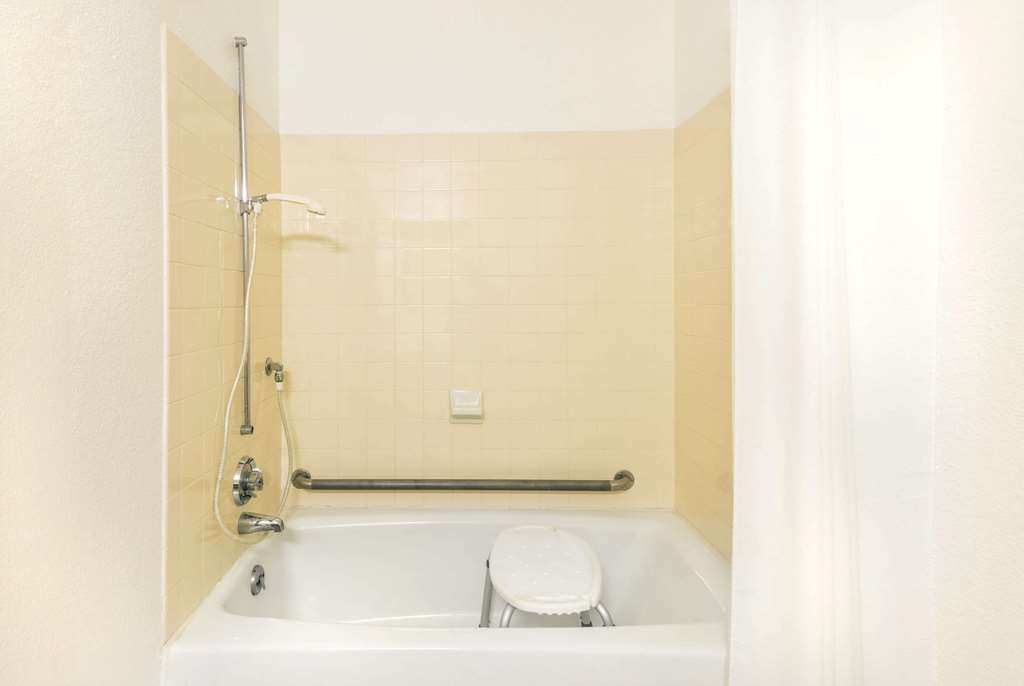 Super 8 by Wyndham Twinsburg Cleveland Area - photo 11