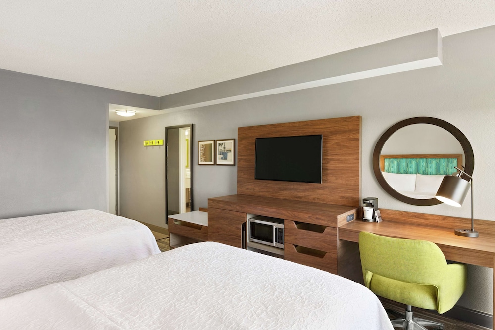 Hampton Inn & Suites Fort Lauderdale Airport - photo 8