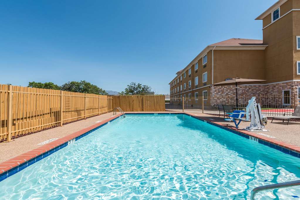 Days Inn & Suites by Wyndham Cleburne TX - photo 3