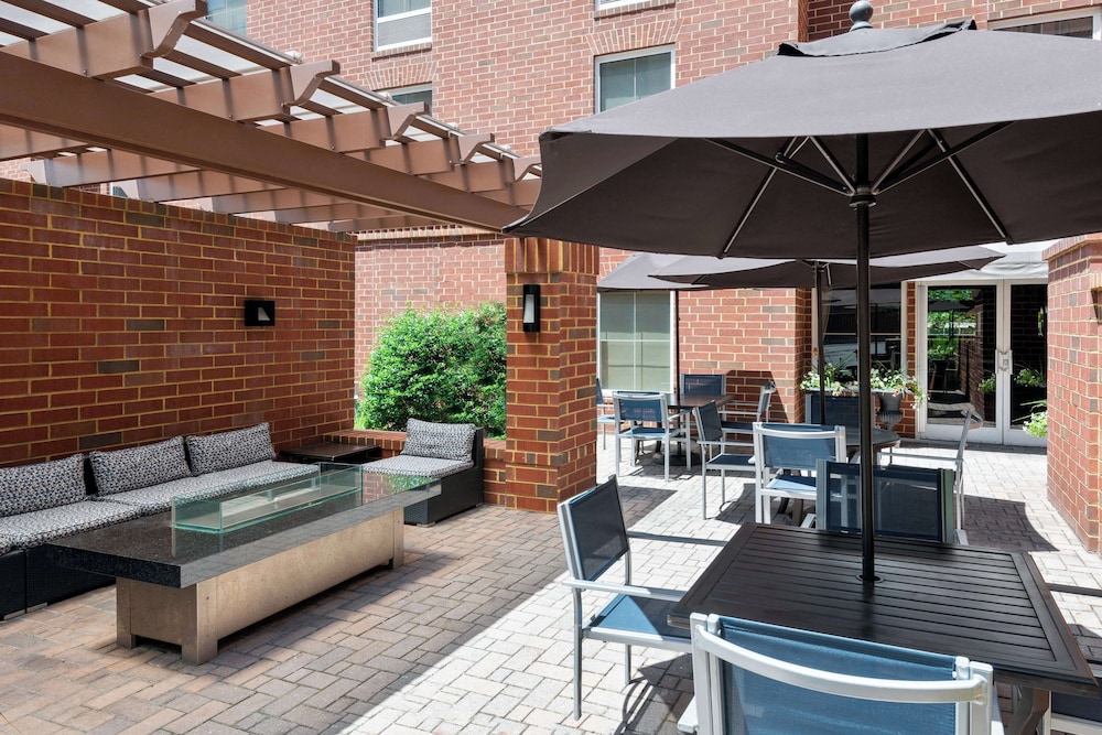 Hampton Inn & Suites Charlottesville At the University - photo 38