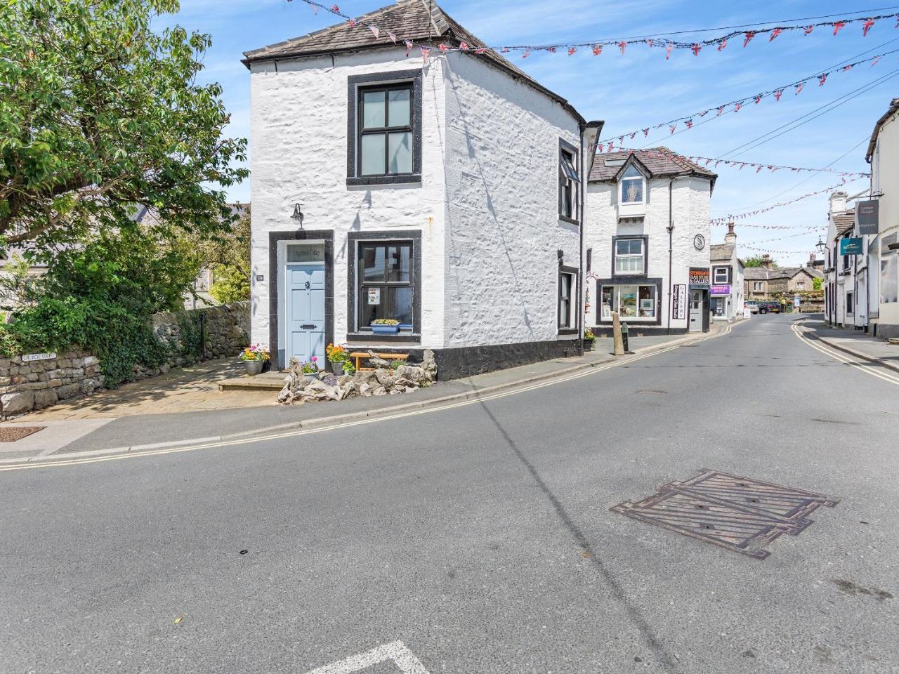 Inglenook Cottage — 4-Star Luxury Hotel in Ingleton, United Kingdom
