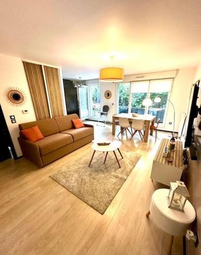 Cosy Flat with Garden Close To Paris And Metro Station in Romainville, France