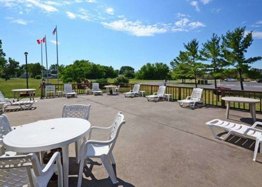 Econo Lodge 1000 Islands - photo 4