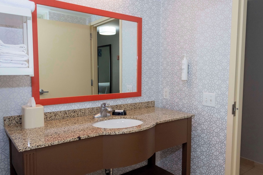 Hampton Inn & Suites Riverton - photo 40