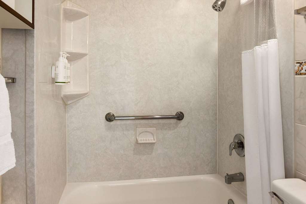 Howard Johnson by Wyndham Ocean City Oceanfront - photo 40