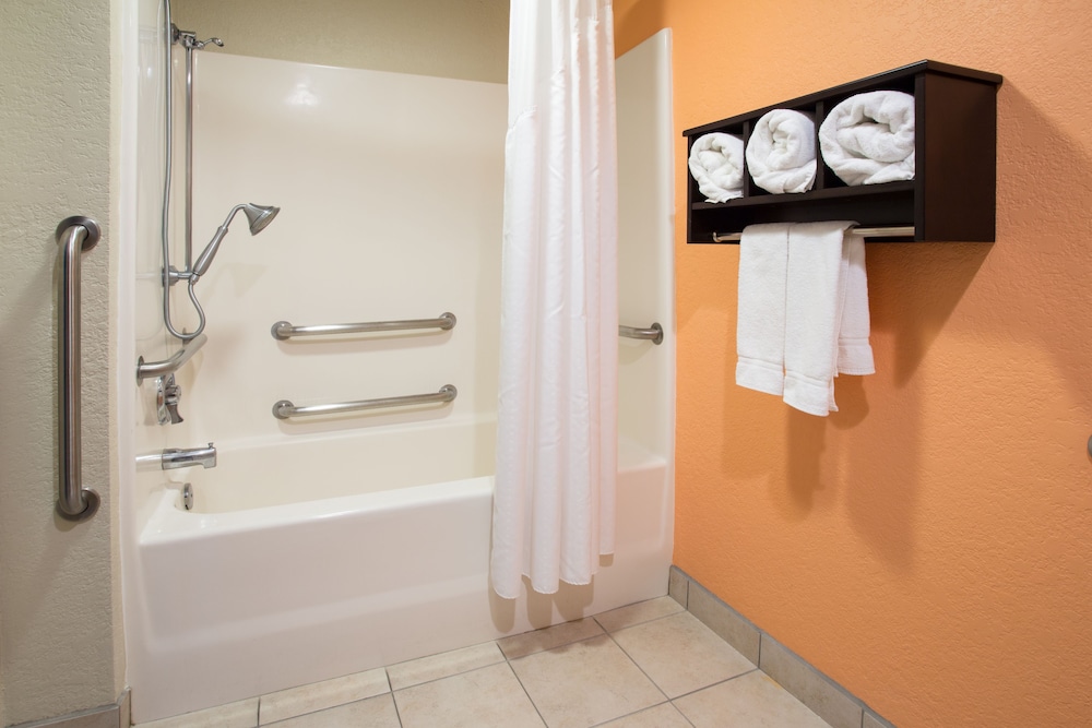 Holiday Inn Express & Suites Lexington by IHG - photo 18