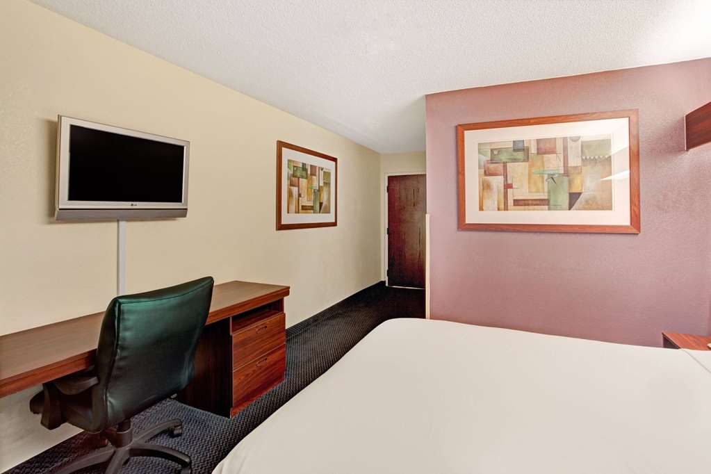 Microtel Inn by Wyndham Atlanta Airport - photo 9