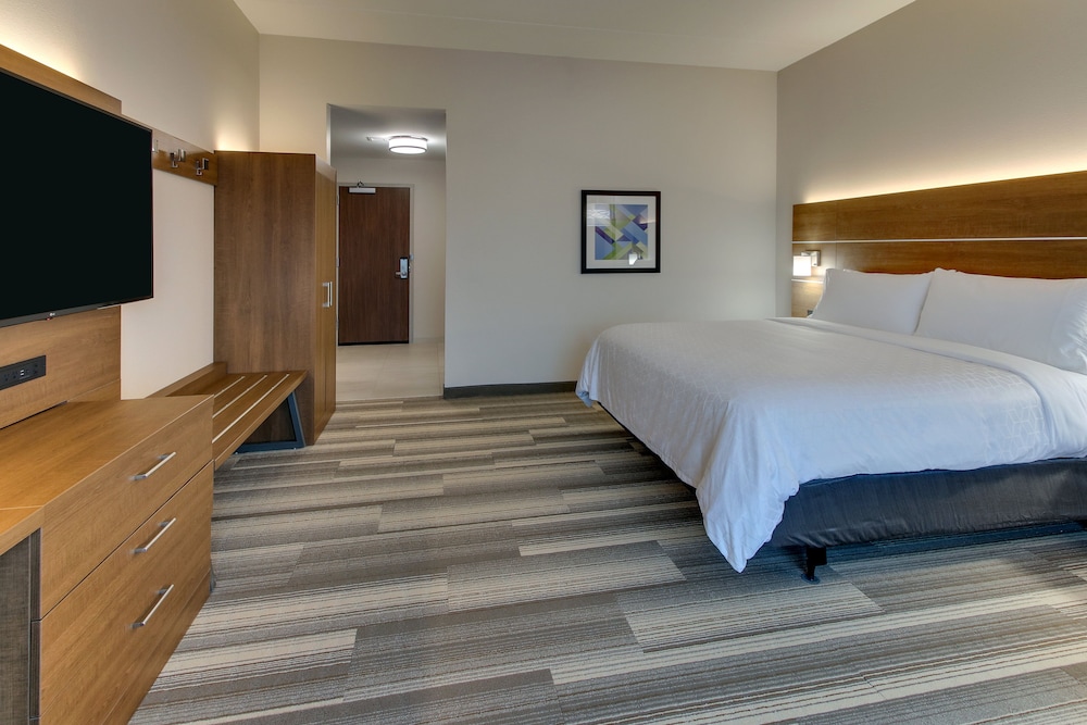 Holiday Inn Express & Suites Nashville Metrocenter Downtown by IHG - photo 23