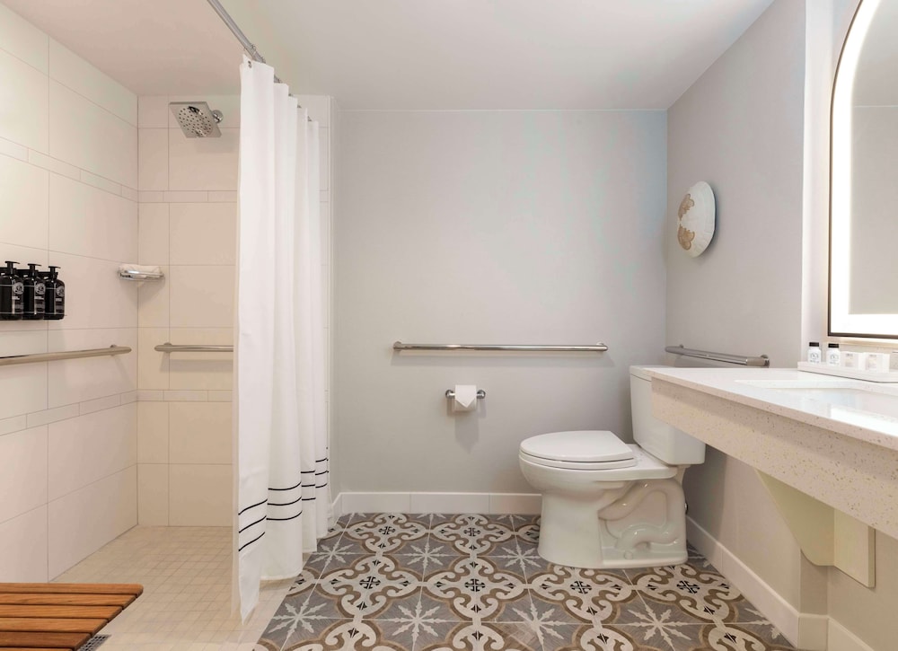 The Singer Oceanfront Resort Curio Collection by Hilton - photo 34