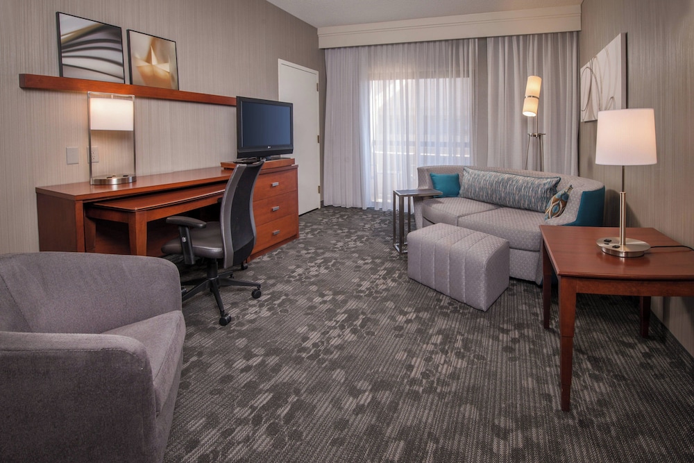 Courtyard by Marriott Washington Dulles Airport Chantilly - photo 10