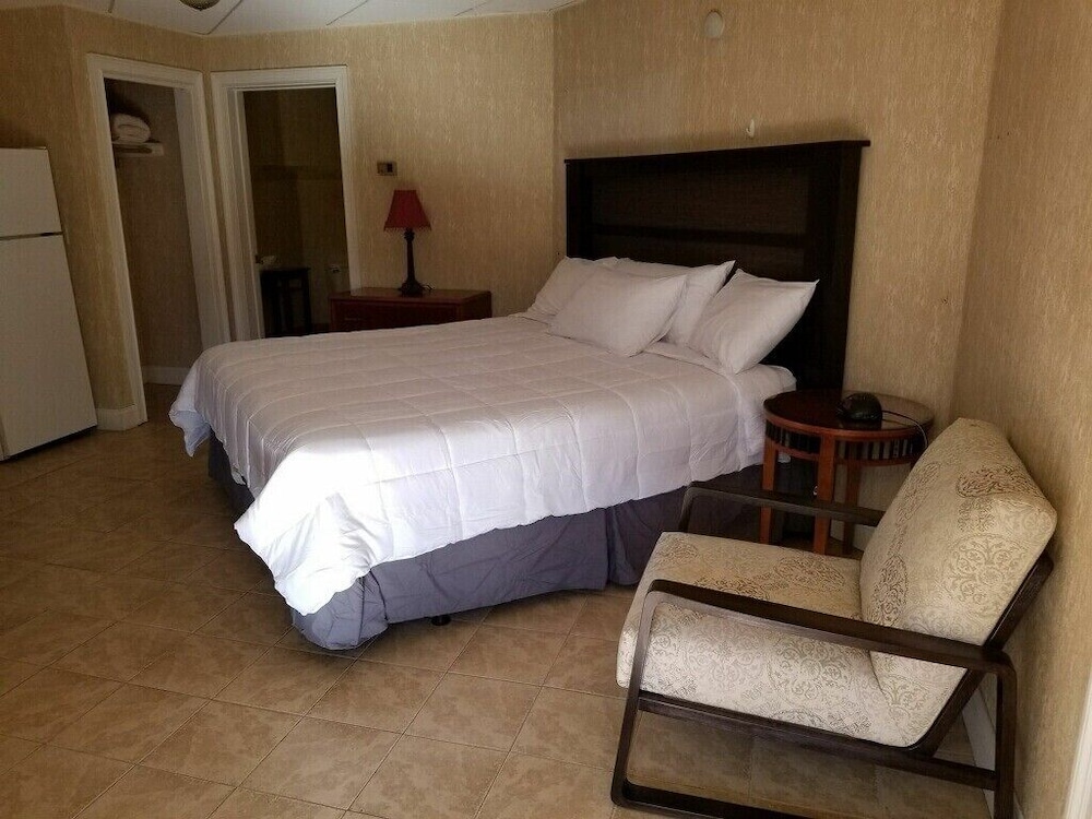 Cedar Park Inn - photo 17