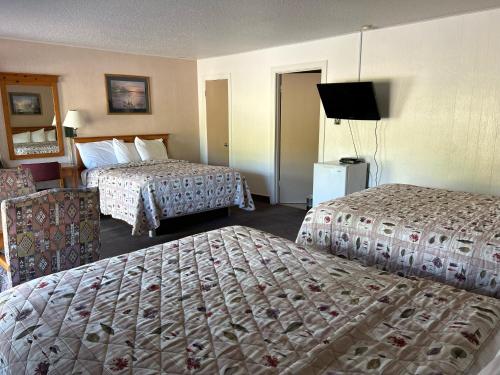 Redwood Arms Motel - photo 13