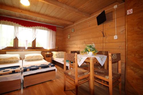 Pokoje na Zakręcie Blisko term bania oraz restauracji Rodzinna Atmosfera in Bialka Tatrzanska, Poland