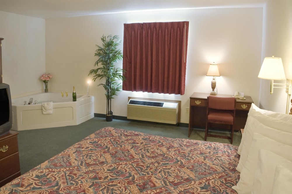Americas Best Value Inn Gaylord - photo 8