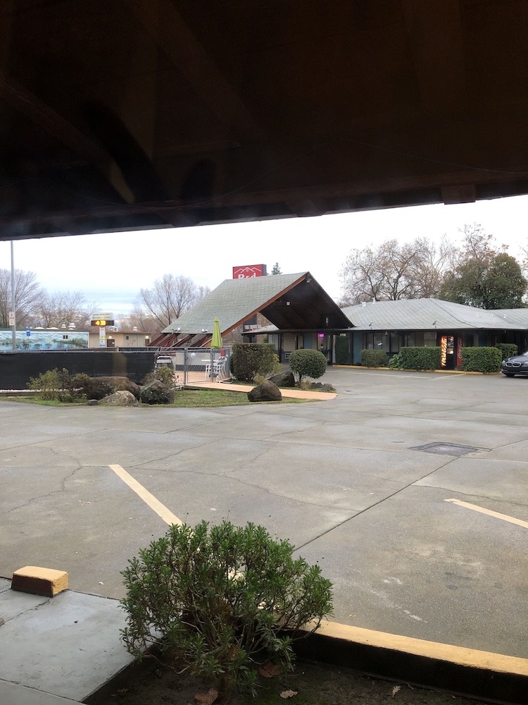 Red Bluff Inn - photo 23