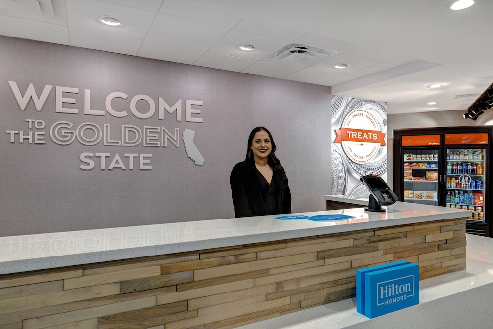 Hampton Inn & Suites by Hilton Marina - photo 9