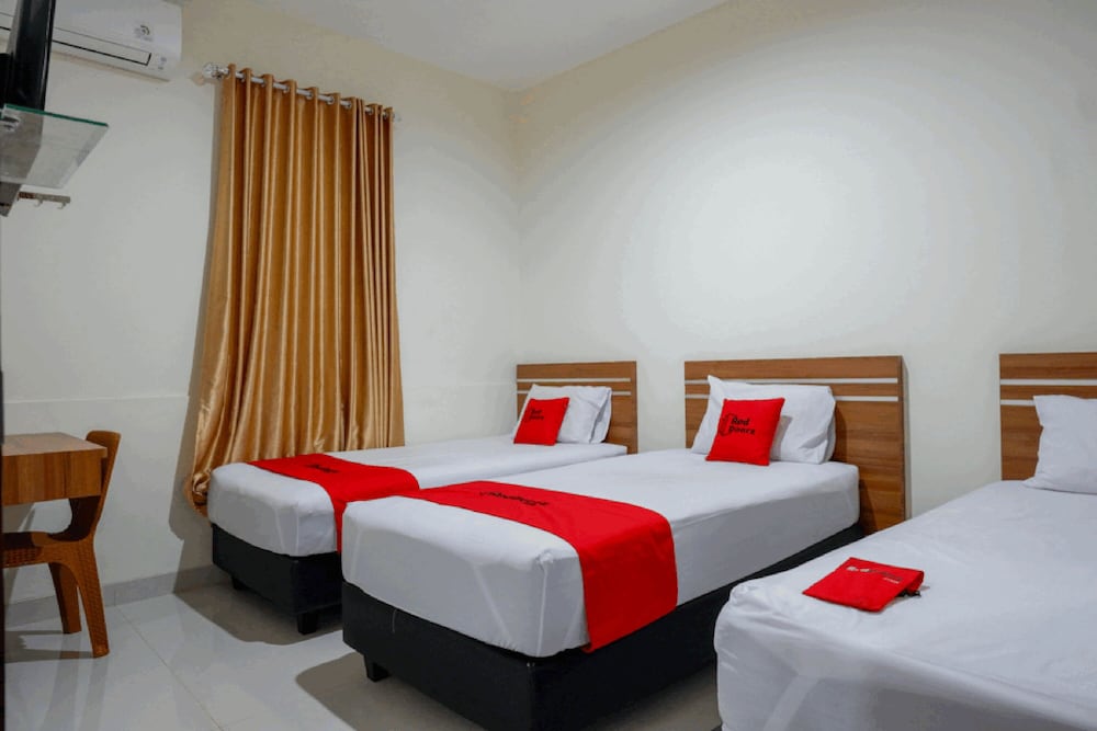 RedDoorz near Living Plaza Purwokerto in Purwokerto, Indonesia