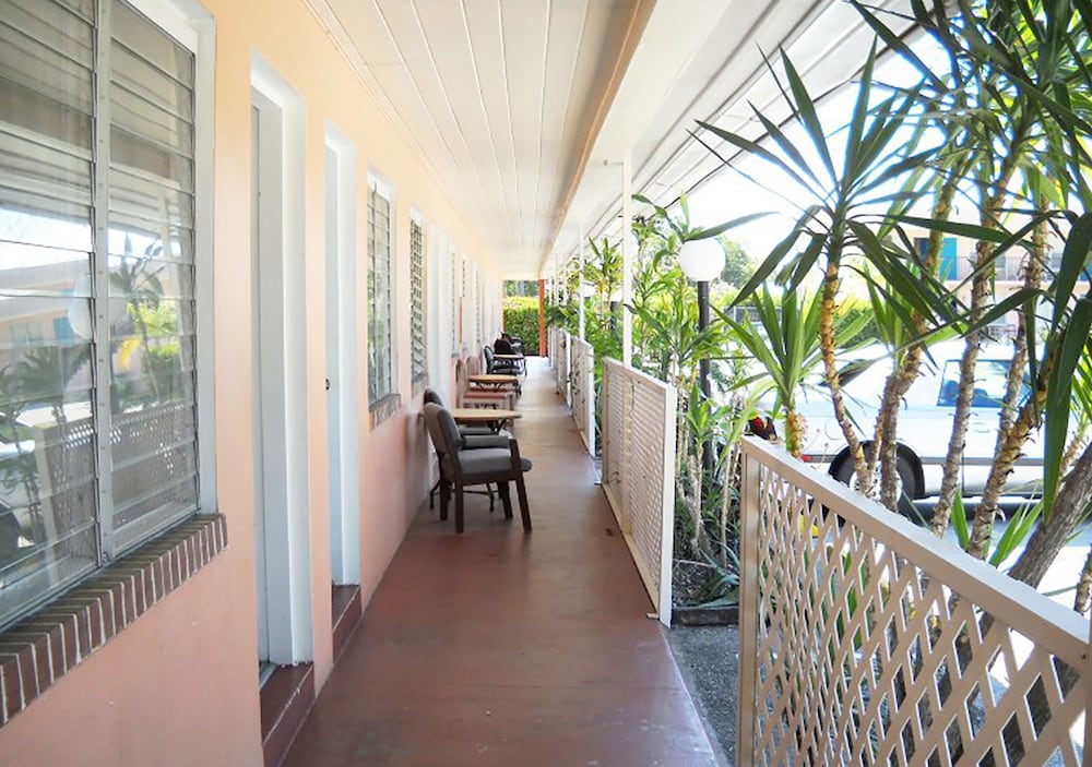 Conty's Motel - photo 7