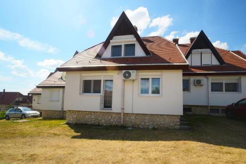 Vadrózsa apartman — Sumeg — photo 4