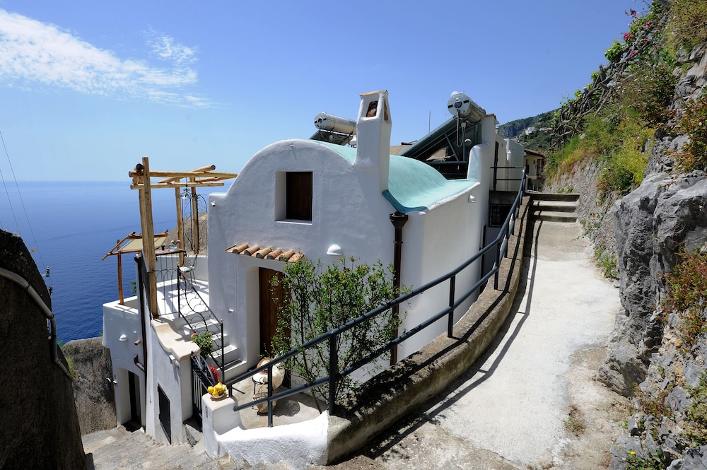 La Casa del Melograno — 4-Star Luxury Hotel in Furore, Italy