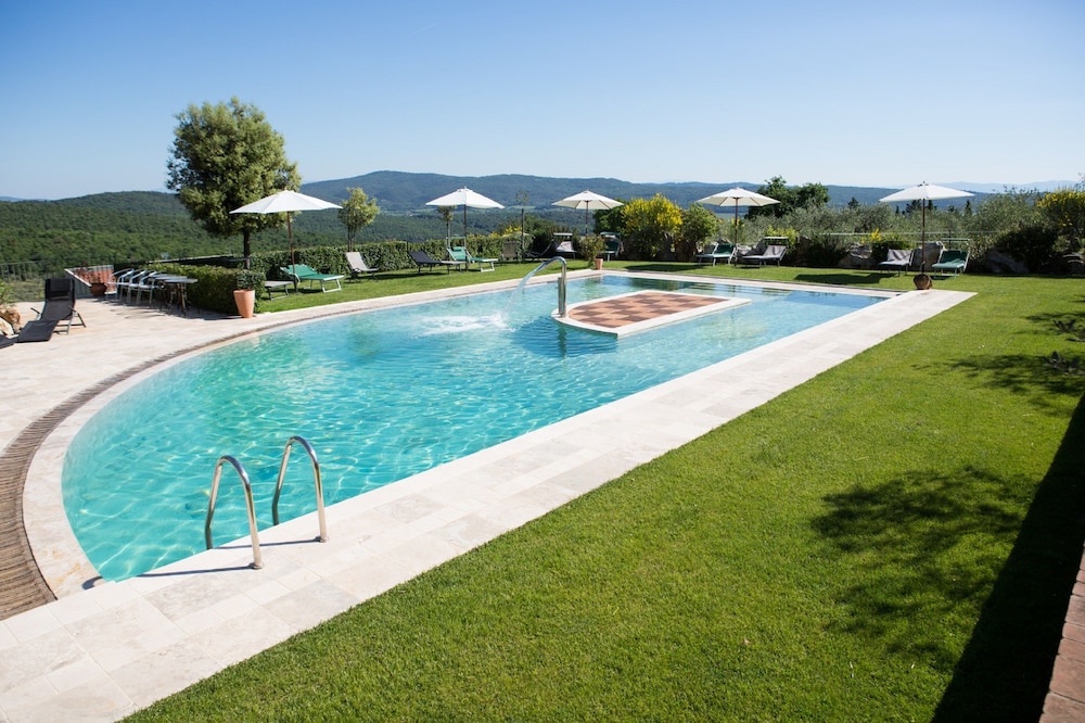 Agriturismo Borghetto Il Montino — 4-Star Luxury Hotel in Rapolano Terme, Italy