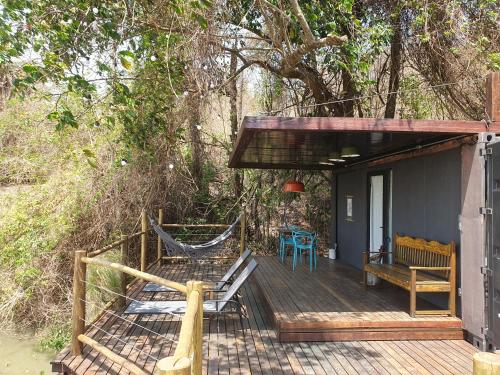 Container Beija Flor com SPA e Cachoeira in Brotas, Brasil