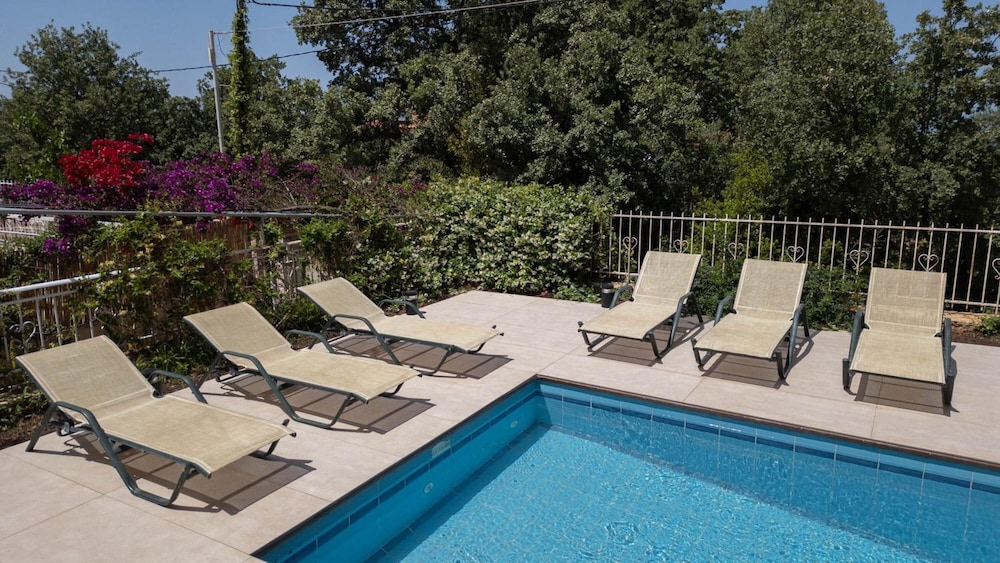 Villa Lotus in Prines — 4-Star Luxury Hotel in Rethymno, Greece