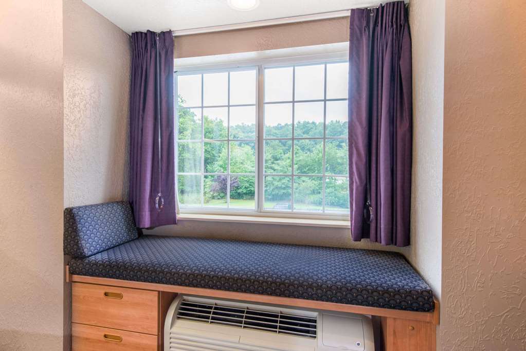 Microtel Inn & Suites by Wyndham Hazelton Bruceton Mills - photo 14