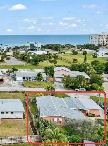 Pet Friendly 3BR Coastal Retreat Walk to Beach — 4-Star Luxury Hotel in Satellite Beach, United States