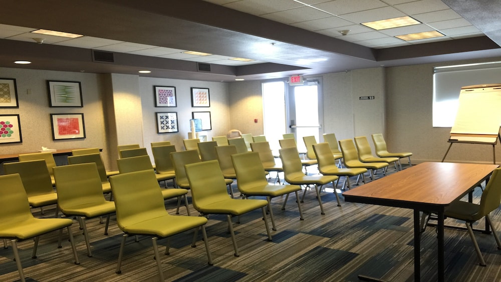 Holiday Inn Express Sacramento Airport Woodland by IHG - photo 74