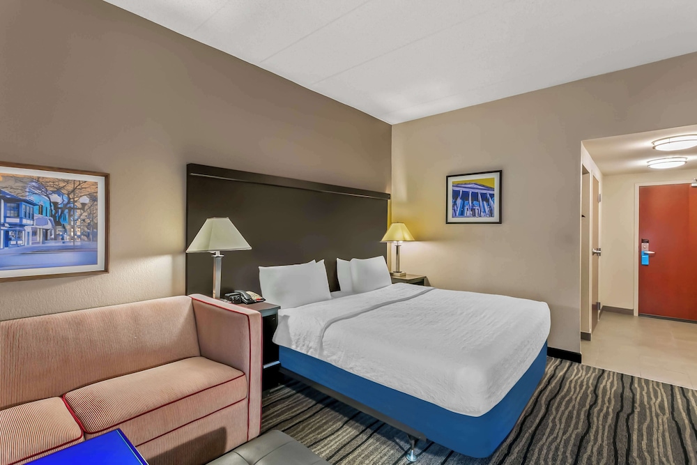 Hampton Inn Bowie - photo 11
