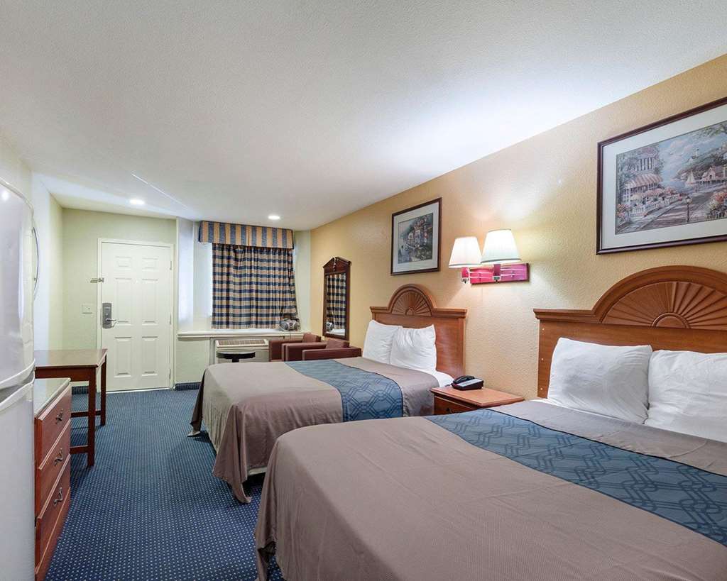 Rodeway Inn South Houston - photo 18