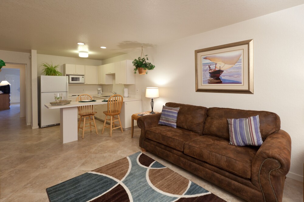 Legacy Harbour Hotel & Suites - photo 8