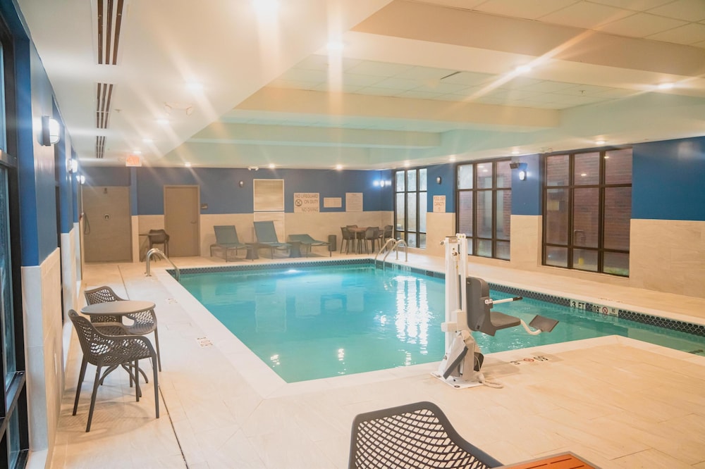 Hampton Inn Gonzales - photo 27