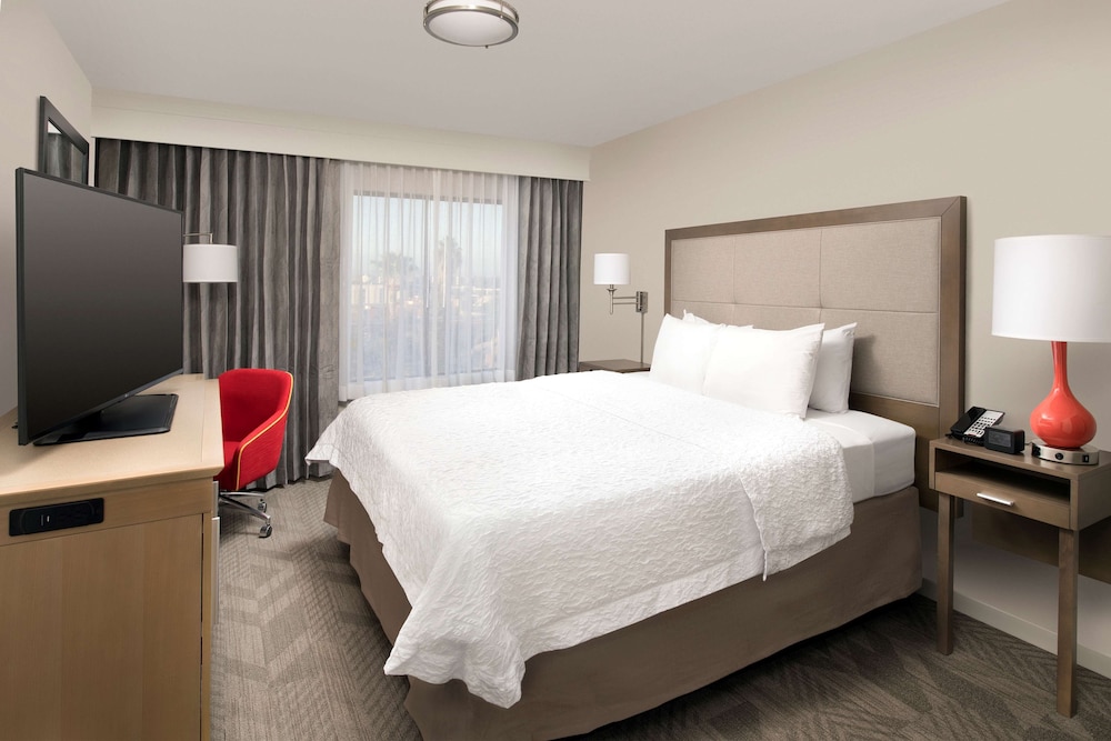 Hampton Inn & Suites Anaheim Garden Grove - photo 8