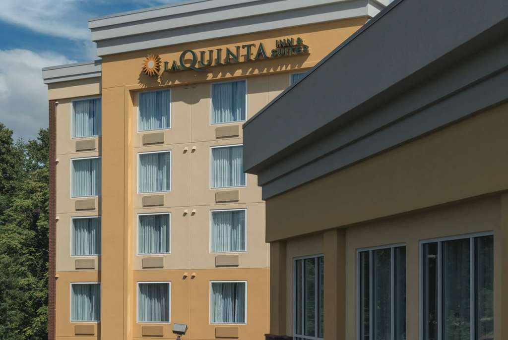 La Quinta Inn & Suites by Wyndham Lynchburg at Liberty Univ. - photo 2