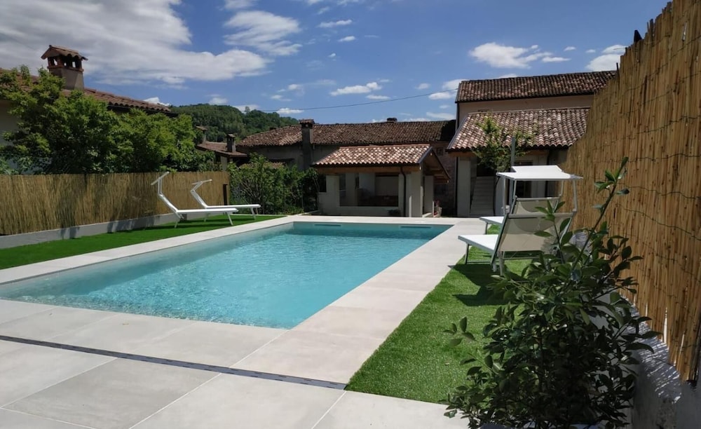 B&B Ernestina — 4-Star Luxury Hotel in Miane, Italy