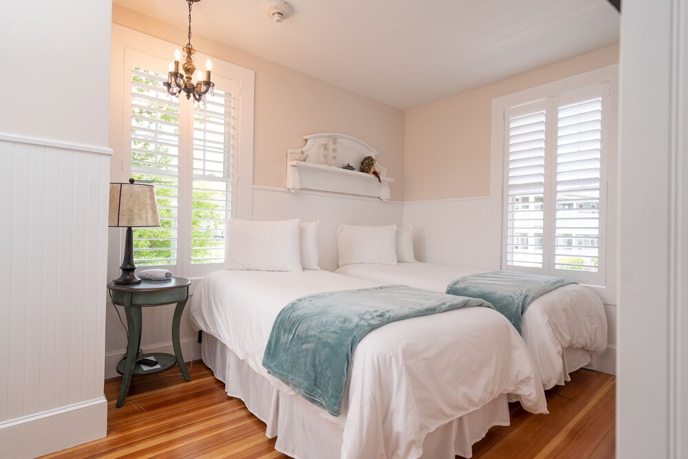 Marginal Way House Hotel - photo 19