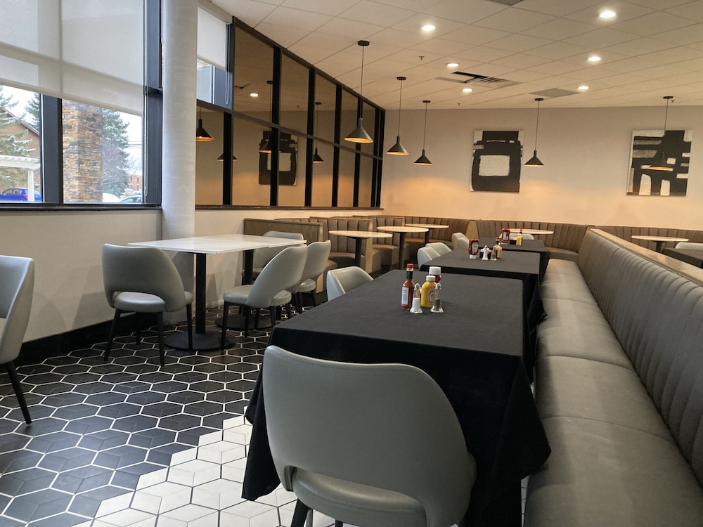 Crowne Plaza Auburn Hills by IHG - photo 47