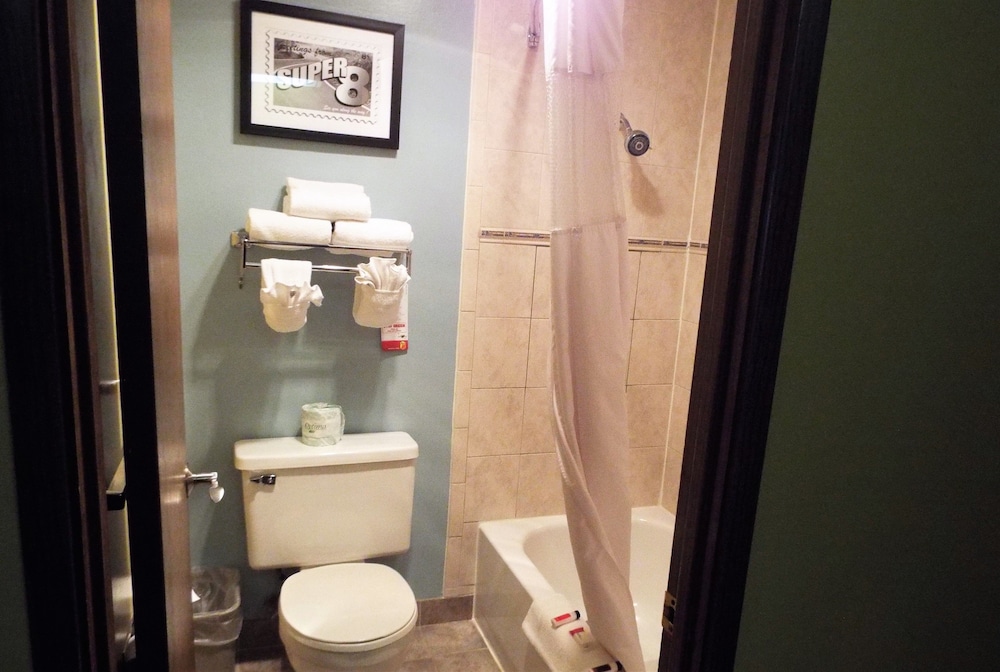 Super 8 by Wyndham Casper East Evansville - photo 28