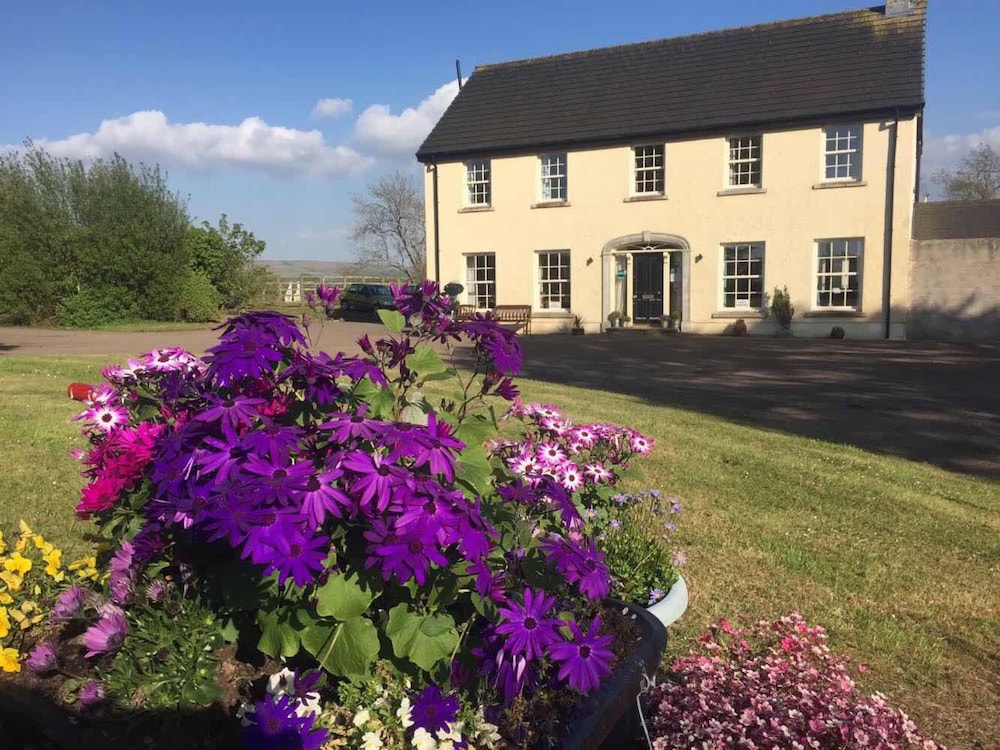 The Rocks Bed And Breakfast 6636741 — Crumlin