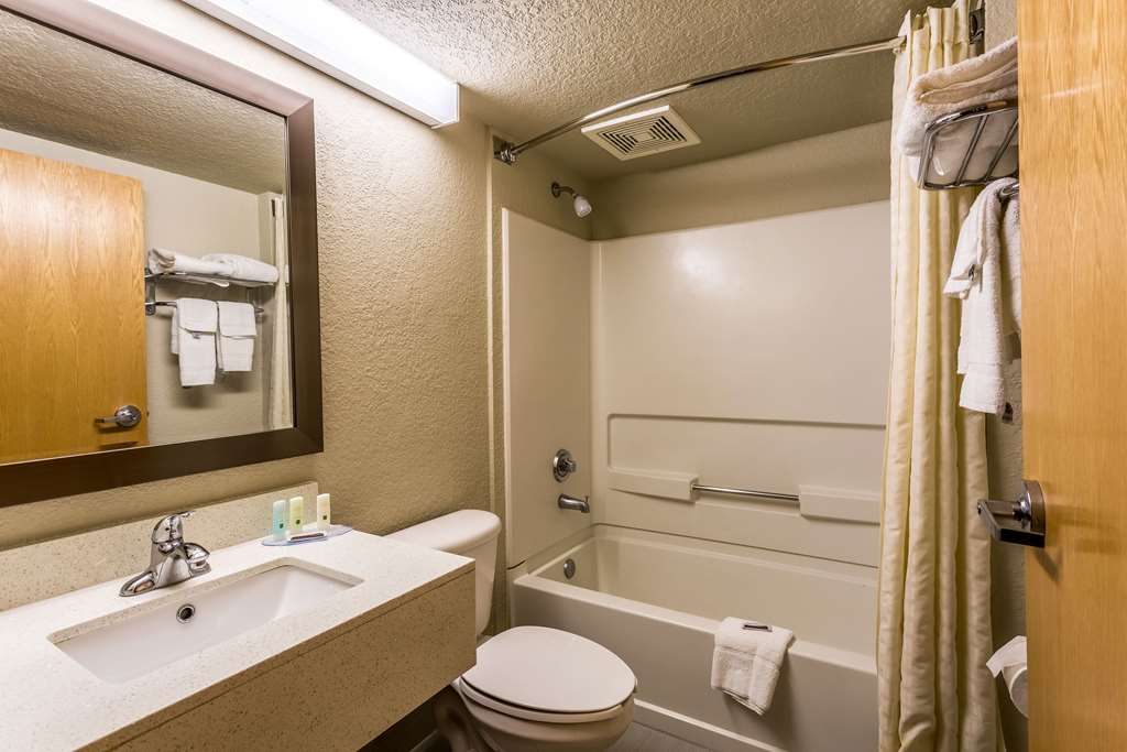 Quality Inn & Suites El Paso I 10 - photo 19