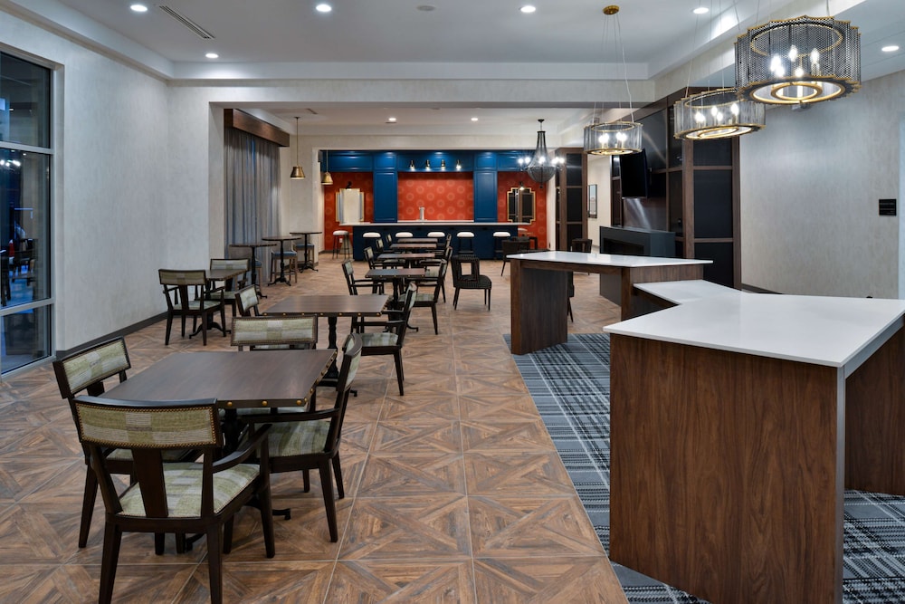Hampton Inn & Suites Greensboro Downtown - photo 32