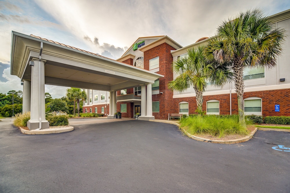 Holiday Inn Express Suites Foley By Ihg — Foley