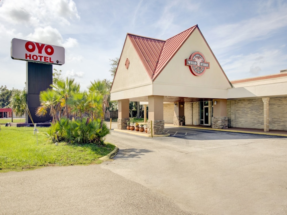 OYO Hotel Dundee By Crystal Lake - featured photo