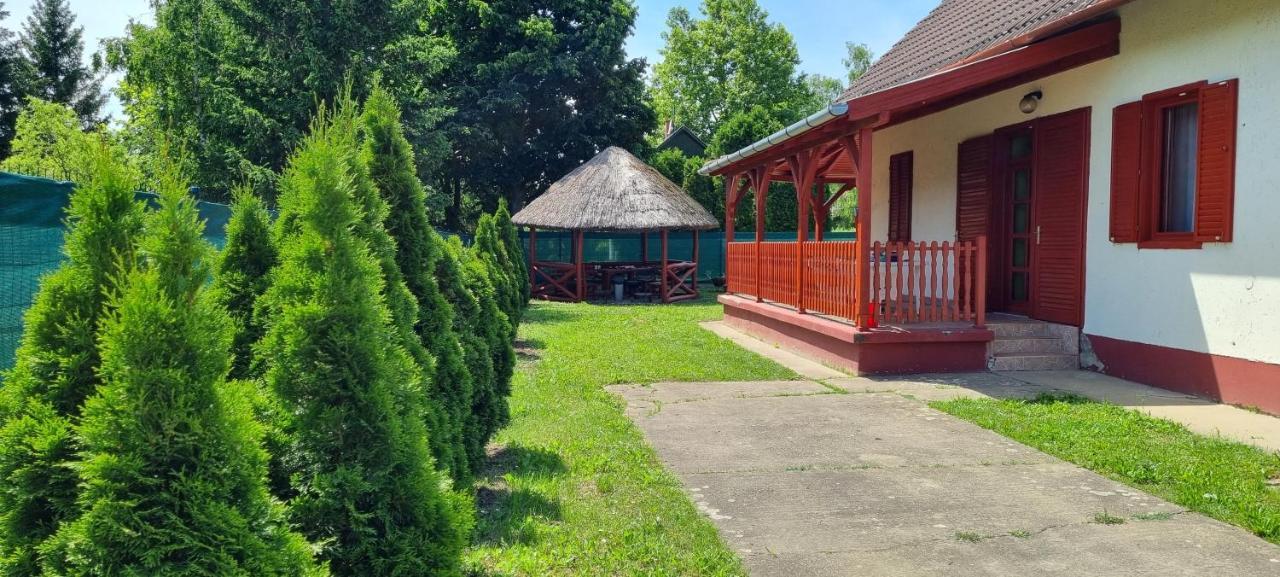 Tisza Tavi Isteni Vendégház in Abadszalok, Hungary