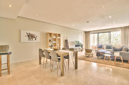 Elegant V&A Waterfront Canal Apartment — 4-Star Luxury Hotel in Cape Town, South Africa