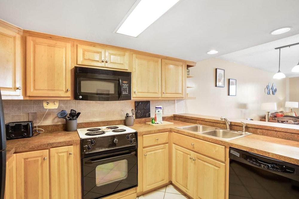 Romar Tower 5A by Vacation Homes Collection - photo 18