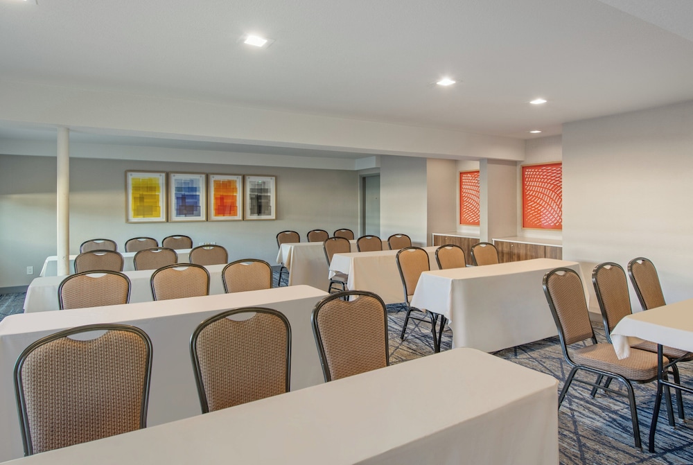 Holiday Inn Express San Diego South National City by IHG - photo 29